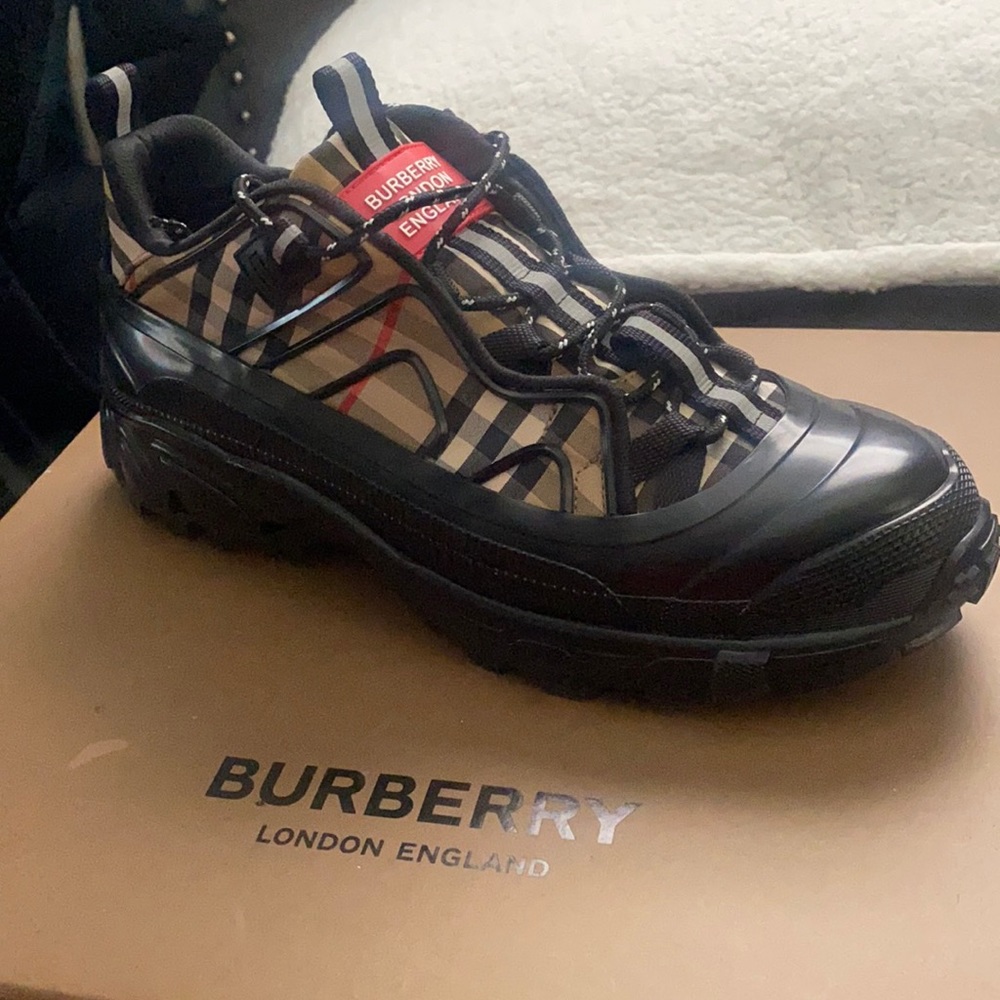 Burberry shoes